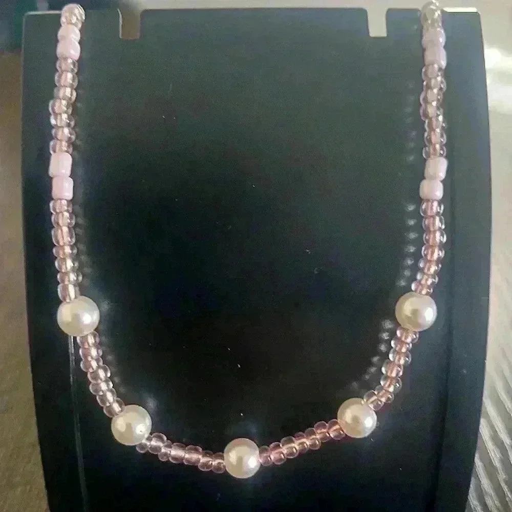 Shades of pink beaded necklace